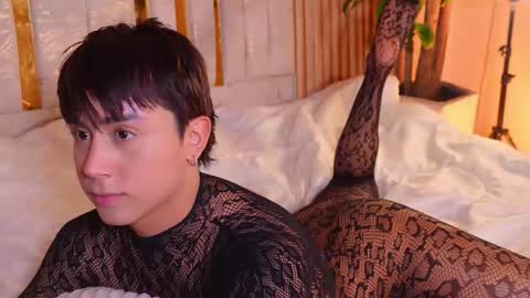 Snapshot of enyollbloss chatting on 10/22/25, 08:08 Call me Sweet online show from 10/22/25, 08:08