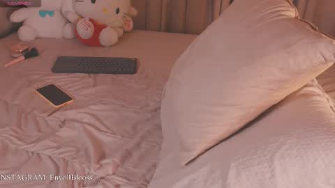 Snapshot of enyollbloss chatting on 02/18/26, 07:32 Call me Sweet online show from 02/18/26, 07:32