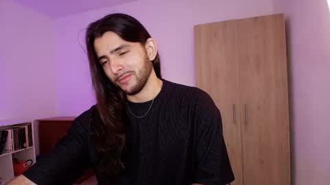 enzo_moretii online show from 11/12/25, 01:55