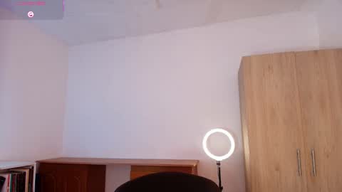 enzo_moretii online show from 11/20/25, 02:17