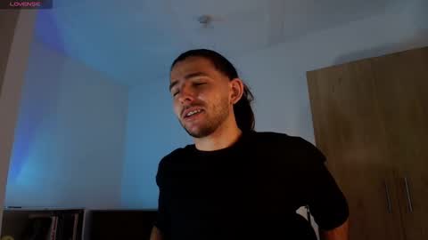 enzo_moretii online show from 11/30/25, 04:38