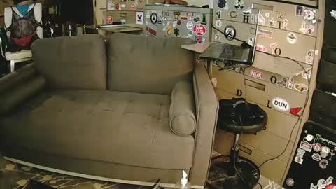 Snapshot of enzosolo12 chatting on 01/01/25, 10:11 enzosolo12 online show from 01/01/25, 10:11