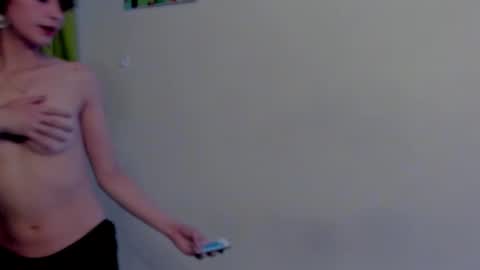 Snapshot of ephemeral_hot chatting on 12/13/24, 12:09 Leyla online show from 12/13/24, 12:09