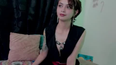 Snapshot of ephemeral_hot chatting on 01/14/25, 10:34 Leyla online show from 01/14/25, 10:34