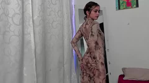 Snapshot of ephemeral_hot chatting on 01/31/25, 11:35 Leyla online show from 01/31/25, 11:35