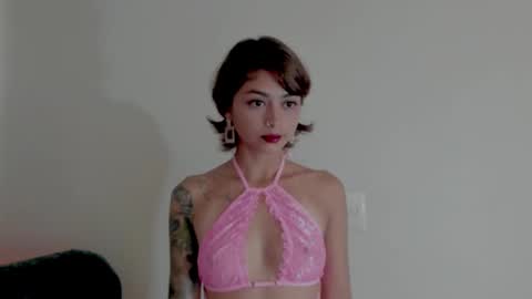 Snapshot of ephemeral_hot chatting on 03/05/25, 12:33 Leyla online show from 03/05/25, 12:33