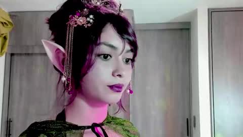 Snapshot of ephemeral_hot chatting on 10/12/25, 12:31 Leyla online show from 10/12/25, 12:31