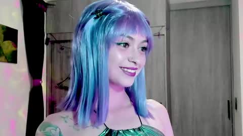 Snapshot of ephemeral_hot chatting on 10/30/25, 11:49 Leyla online show from 10/30/25, 11:49