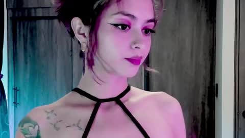 Snapshot of ephemeral_hot chatting on 12/04/25, 08:06 Leyla online show from 12/04/25, 08:06