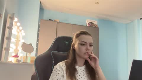 Lily online show from 03/10/26, 05:34