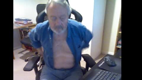 erasmus_d online show from 10/20/25, 05:13