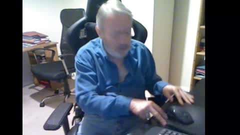 erasmus_d online show from 11/09/25, 05:33