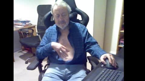 erasmus_d online show from 01/17/26, 06:11