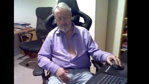 erasmus_d online show from 02/06/26, 06:00