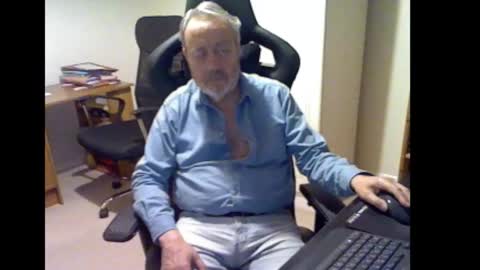 erasmus_d online show from 02/11/26, 05:40