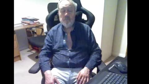 erasmus_d online show from 02/23/26, 06:05