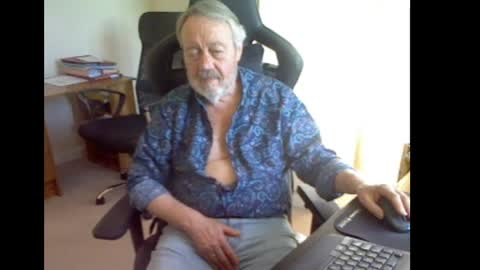 erasmus_d online show from 04/18/26, 05:06