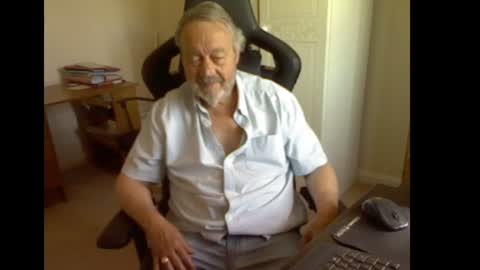 erasmus_d online show from 07/08/26, 09:25