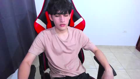 Snapshot of eren_tatakae chatting on 01/12/25, 12:49 eren_tatakae online show from 01/12/25, 12:49