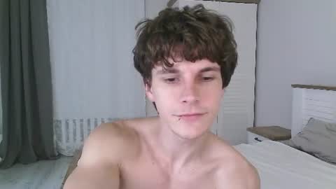 Snapshot of eric_crush chatting on 06/24/26, 04:33 Eric Crush online show from 06/24/26, 04:33