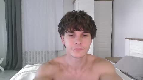 Snapshot of eric_crush chatting on 06/25/26, 04:45 Eric Crush online show from 06/25/26, 04:45