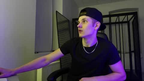    online show from 09/26/25, 08:02