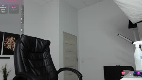    online show from 10/06/25, 06:22