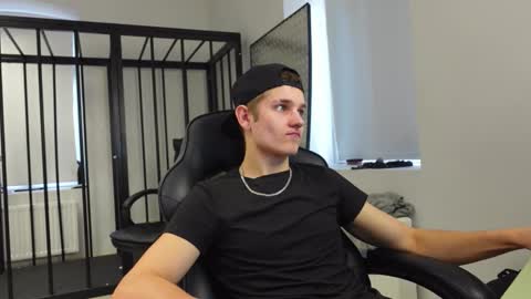    online show from 10/08/25, 12:25