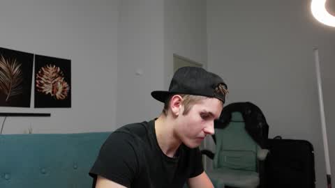    online show from 10/12/25, 05:45