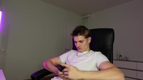    online show from 11/03/25, 08:21