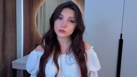 Snapshot of ericapapandrea chatting on 12/14/25, 02:06 Dina online show from 12/14/25, 02:06