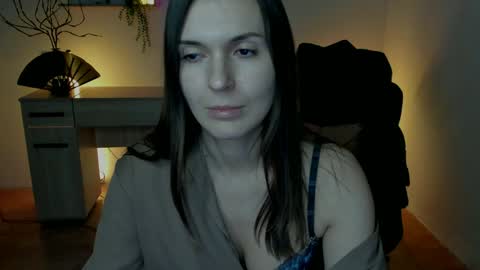 EricaPowers online show from 12/05/24, 11:05
