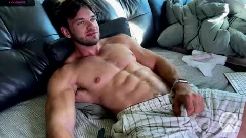 Snapshot of ericeric507 chatting on 10/01/25, 05:02 Nick online show from 10/01/25, 05:02