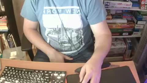 Snapshot of erik_dapper chatting on 06/17/26, 08:28 Erik Dapper online show from 06/17/26, 08:28