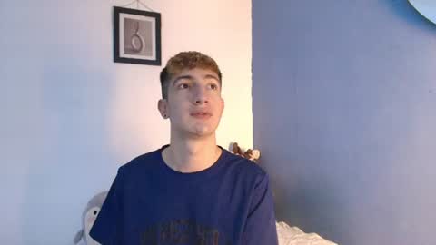 Snapshot of erik_golden_ chatting on 06/16/26, 08:00 I am Erik online show from 06/16/26, 08:00