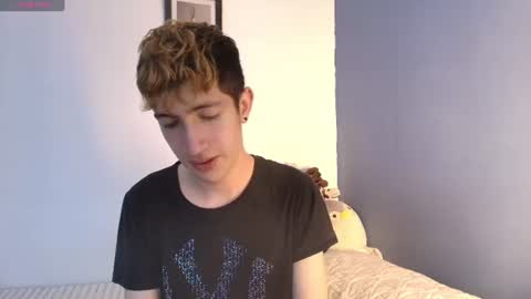 Snapshot of erik_golden_ chatting on 07/14/26, 08:36 I am Erik online show from 07/14/26, 08:36