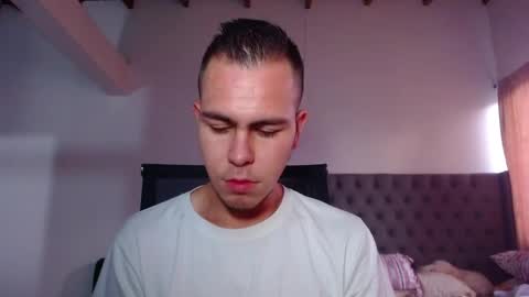 Snapshot of erik_rodriguez chatting on 12/21/25, 11:28 Erik rodriguez online show from 12/21/25, 11:28