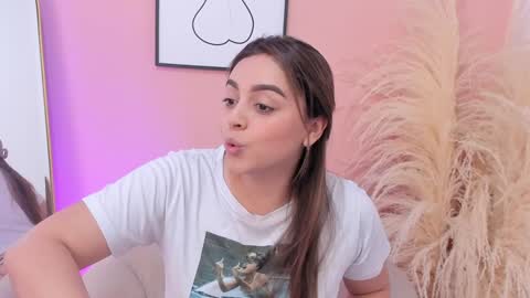 Erika Mendez online show from 02/03/25, 06:39