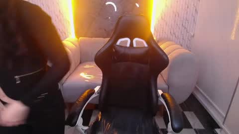 Erika online show from 04/15/26, 08:09