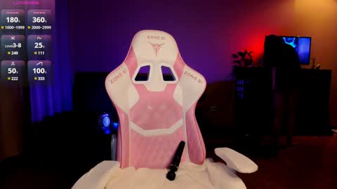 Snapshot of erika_with_love chatting on 12/14/24, 06:30 Erika online show from 12/14/24, 06:30