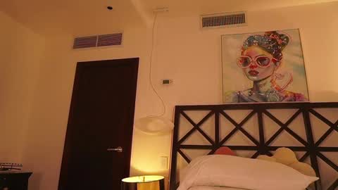 Snapshot of erikabee chatting on 02/14/26, 07:10 Venus Skye online show from 02/14/26, 07:10