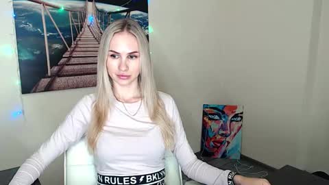 Erika online show from 09/12/25, 11:54