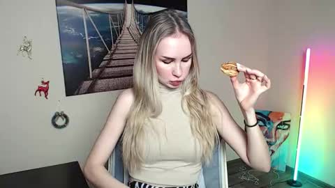 Erika online show from 01/14/26, 01:39