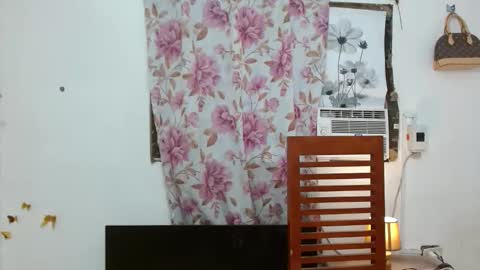 Snapshot of erikapearl_69 chatting on 09/22/25, 05:15 erika mae online show from 09/22/25, 05:15