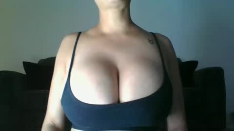 erin2025 online show from 04/21/26, 06:41