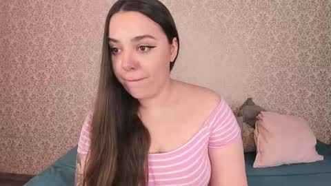 Snapshot of erinlanee chatting on 03/10/25, 09:32 Erin online show from 03/10/25, 09:32