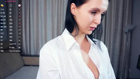 Snapshot of erlinefairall chatting on 11/27/25, 07:16 Erline and Monica online show from 11/27/25, 07:16