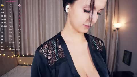 Snapshot of erlinefairall chatting on 01/05/26, 07:28 Erline and Monica online show from 01/05/26, 07:28