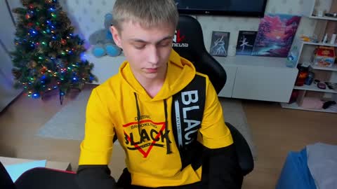 Snapshot of ermak_reborn chatting on 01/06/25, 10:15 Max online show from 01/06/25, 10:15