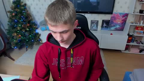 Snapshot of ermak_reborn chatting on 01/08/25, 10:37 Max online show from 01/08/25, 10:37